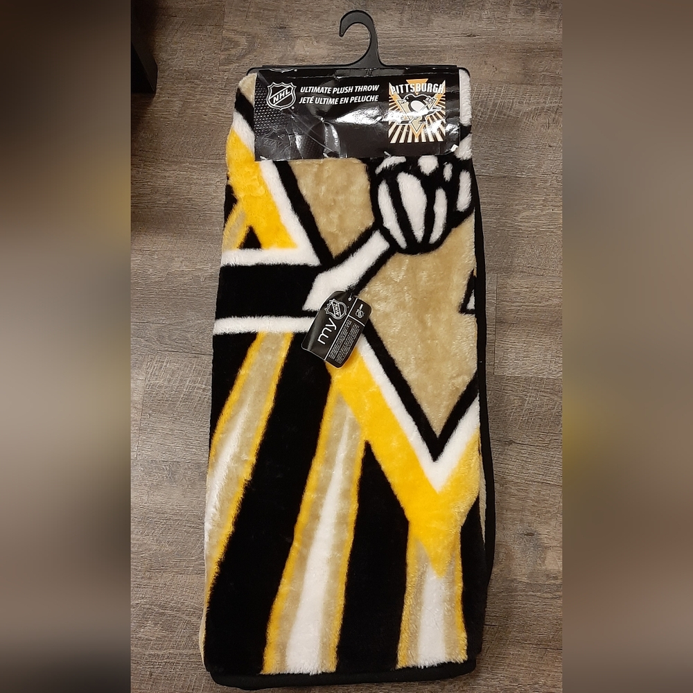 Pittsburgh Penquins NHL Ultimate Plush Super Soft Throw Blanket 48" x 60" NEW